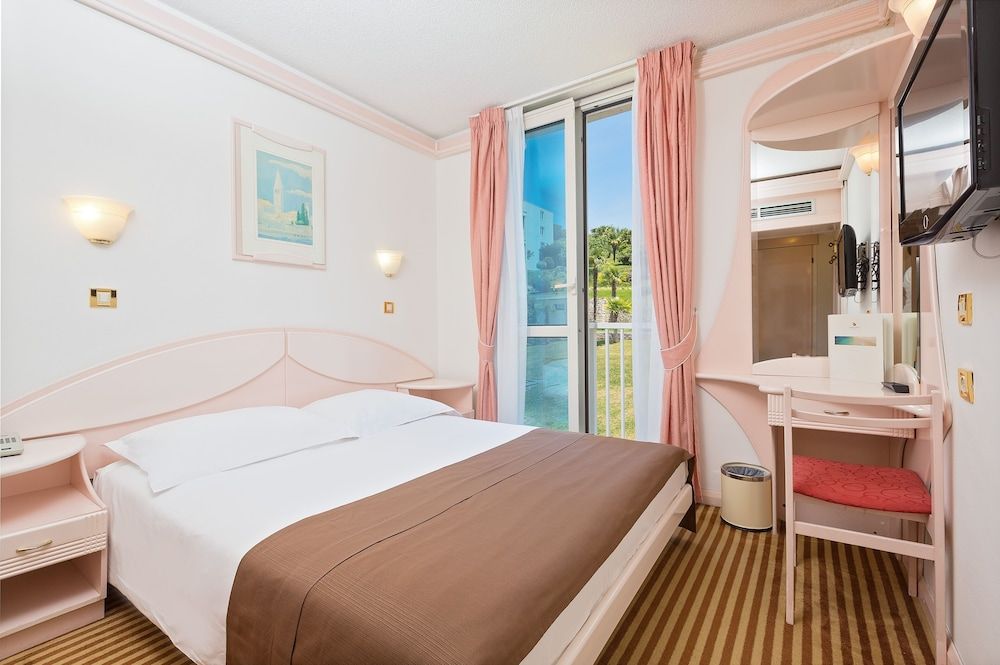 Economy room with french bed