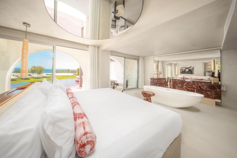Cherry Suite w/XL Pool