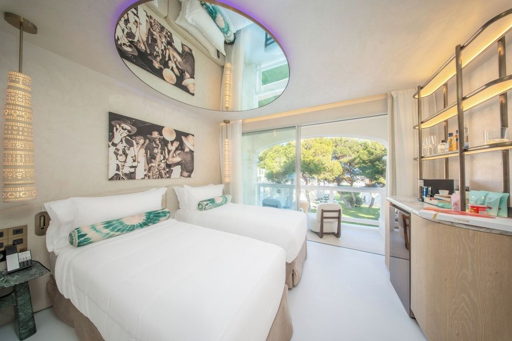 Superior | Twin Beds