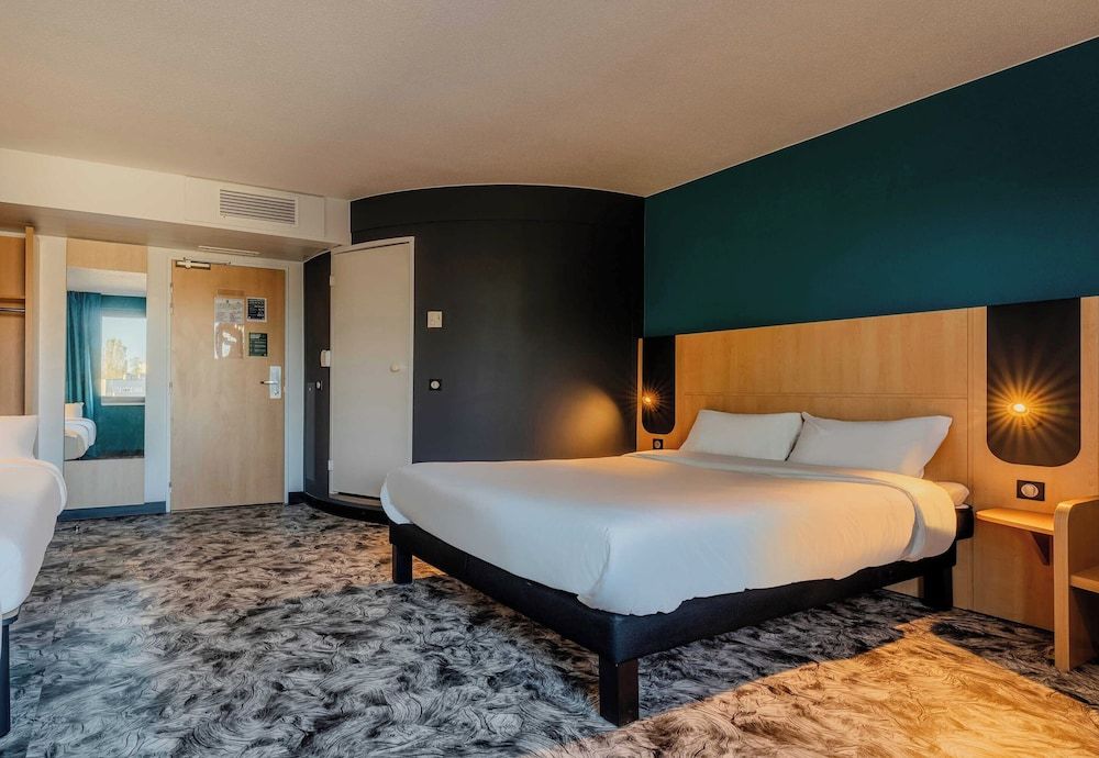 B&B HOTEL Maubeuge Gare Quadruple Room, Non Smoking 3