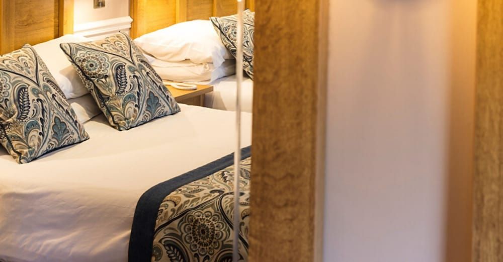 Brown Trout Golf & Country Inn Standard Twin Room 3