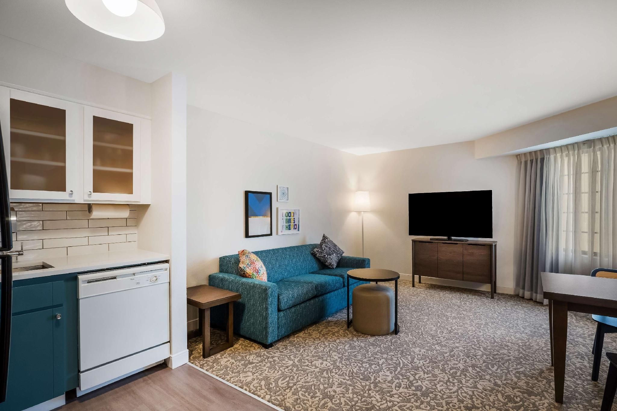 Mobility Accessible One Bedroom Suite Queen Bathtub