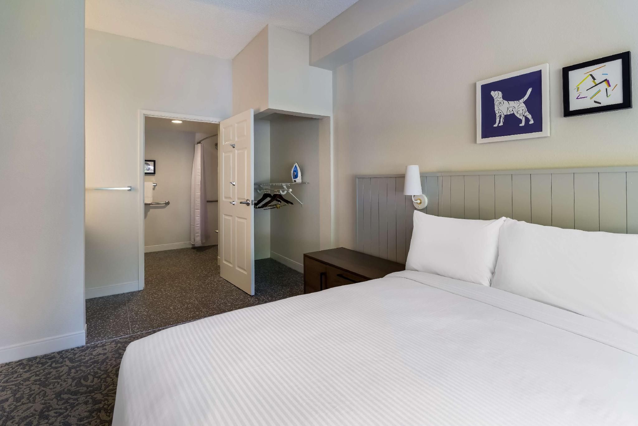 One Bedroom Suite Queen