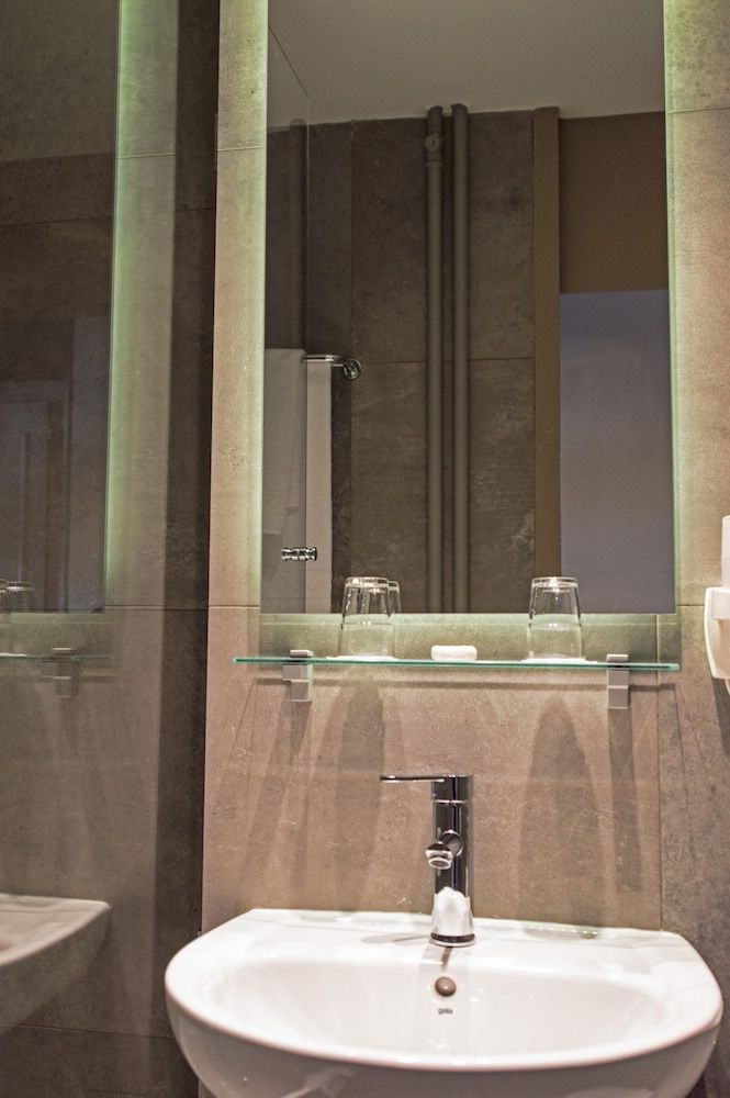 Drake Longchamp Classic Double or Twin Room, 2 Twin Beds 5