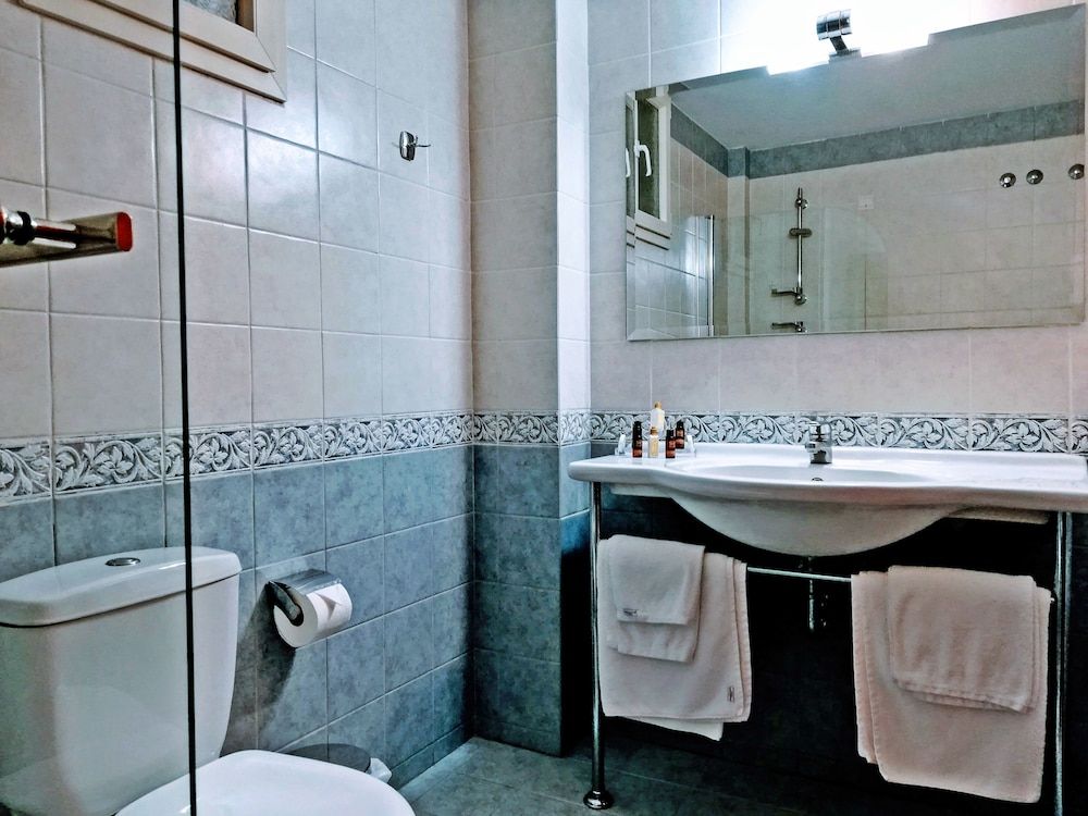 Ambassador Hotel Thessaloniki Family Room 6