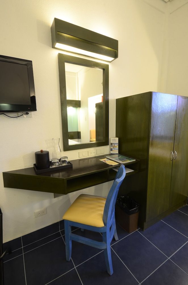 Microtel by Wyndham Puerto Princesa Premium Room, 2 Queen Beds, Non Smoking, Beach View 9