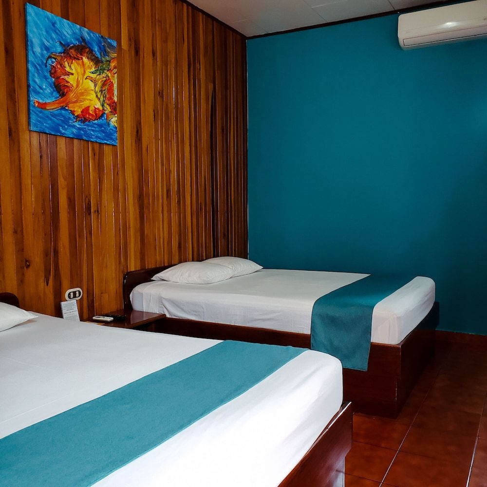 San Bosco Inn Standard room 1 Double Bed and 1 Twin Bed 4