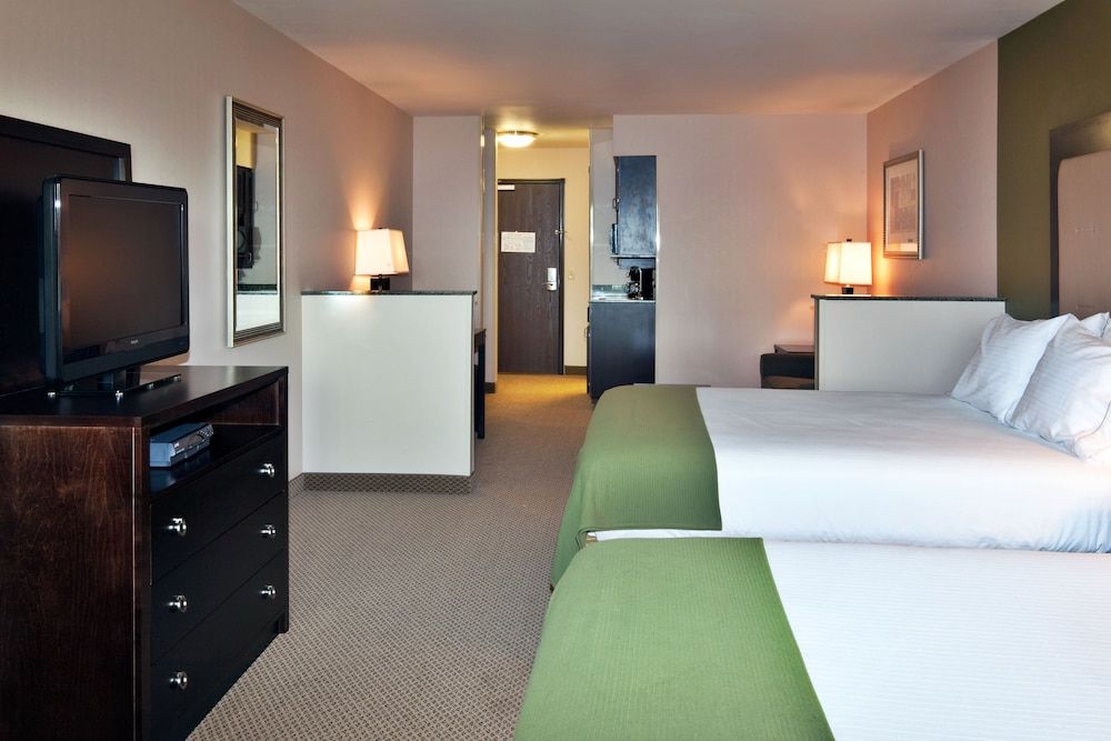 Suite, 1 Queen Bed, Accessible Bathtub (Communications, Mobility)
