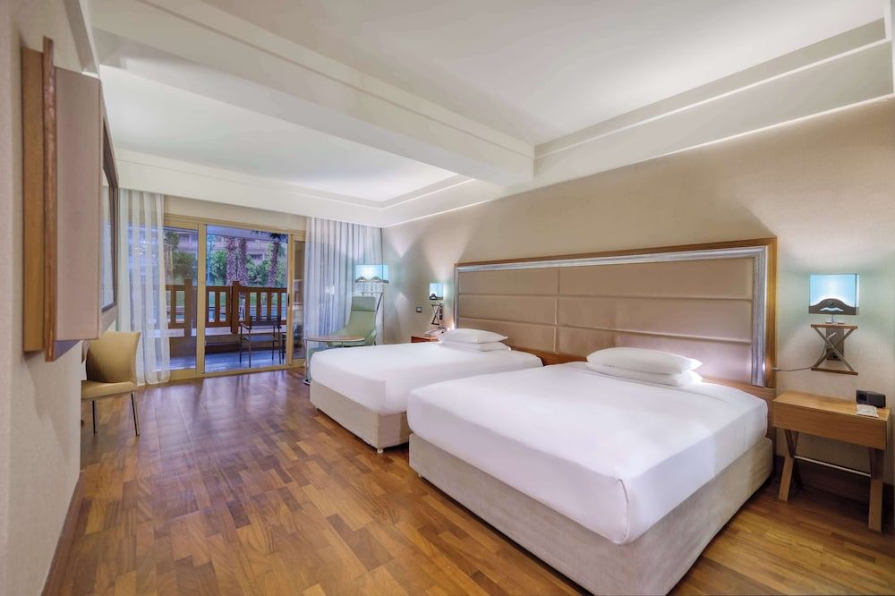 TWIN DELUXE ROOM SWIM-UP WITH POOL VIEW
