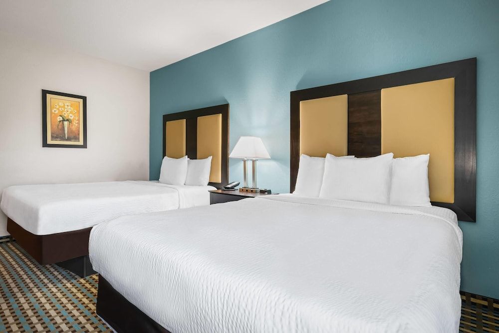 Room, 2 Queen Beds (Various Views)