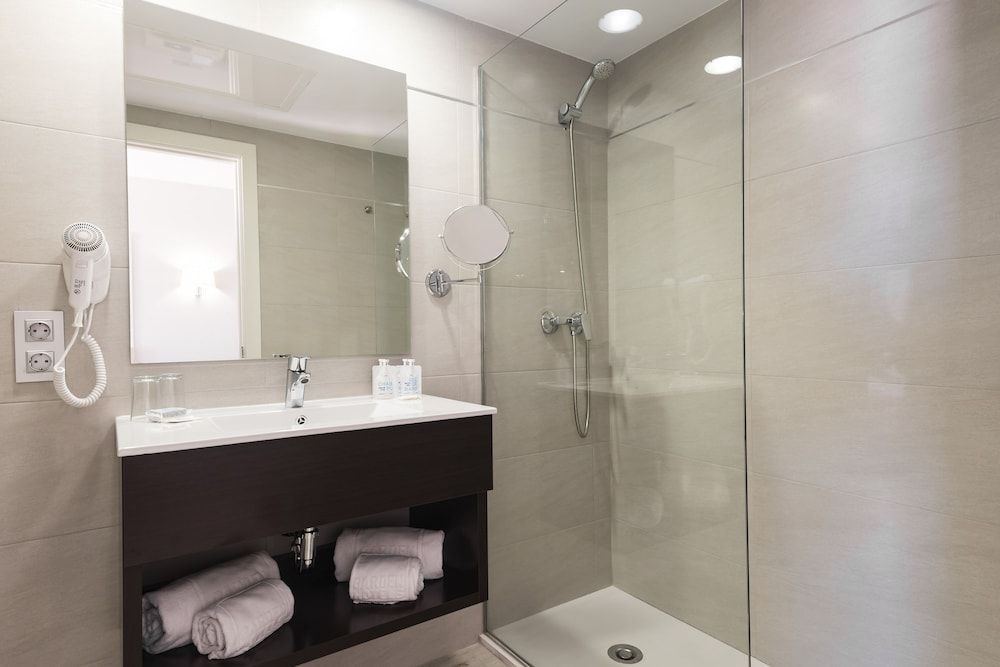 Single Room, Balcony