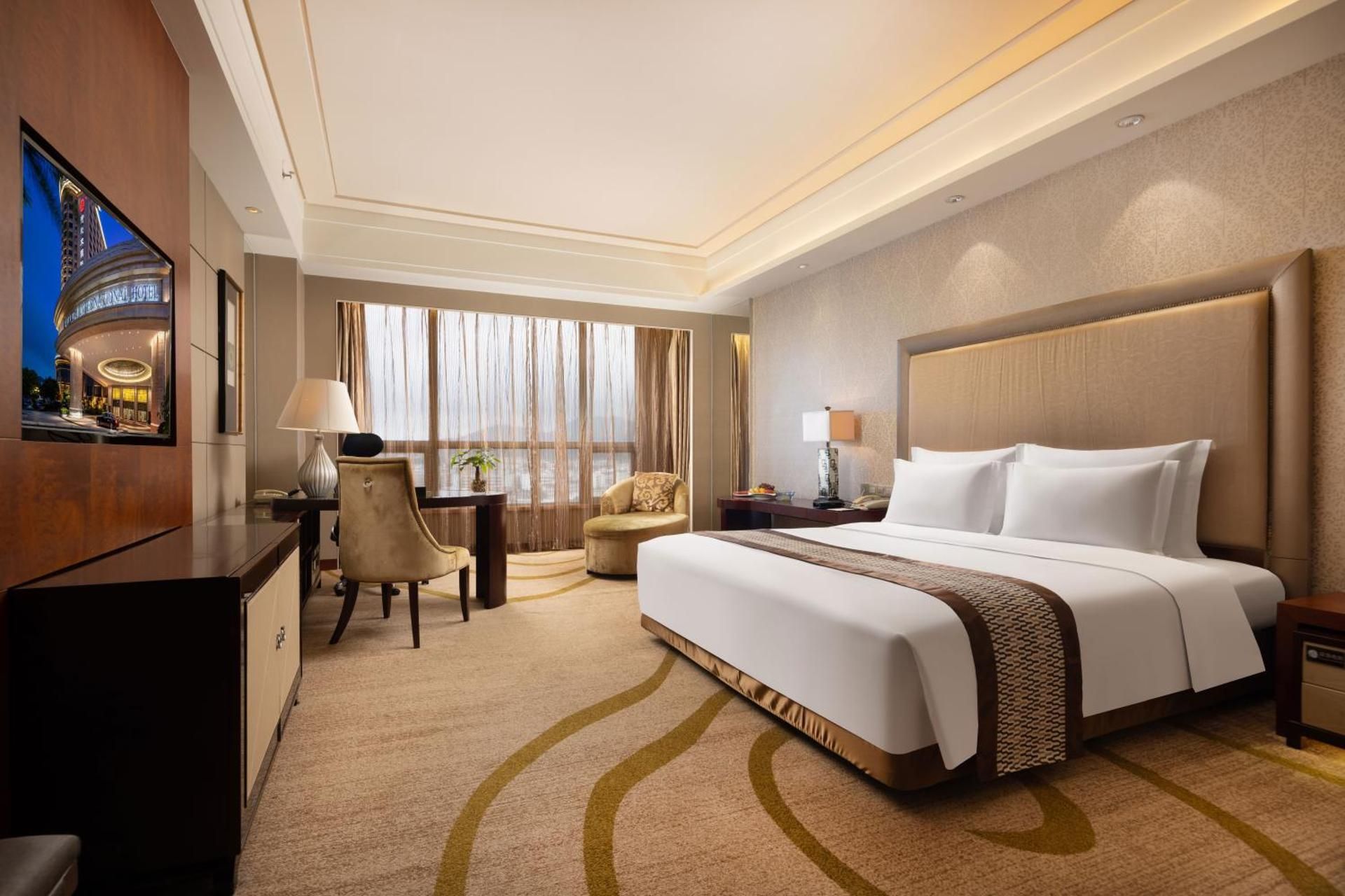 Deluxe Queen Room