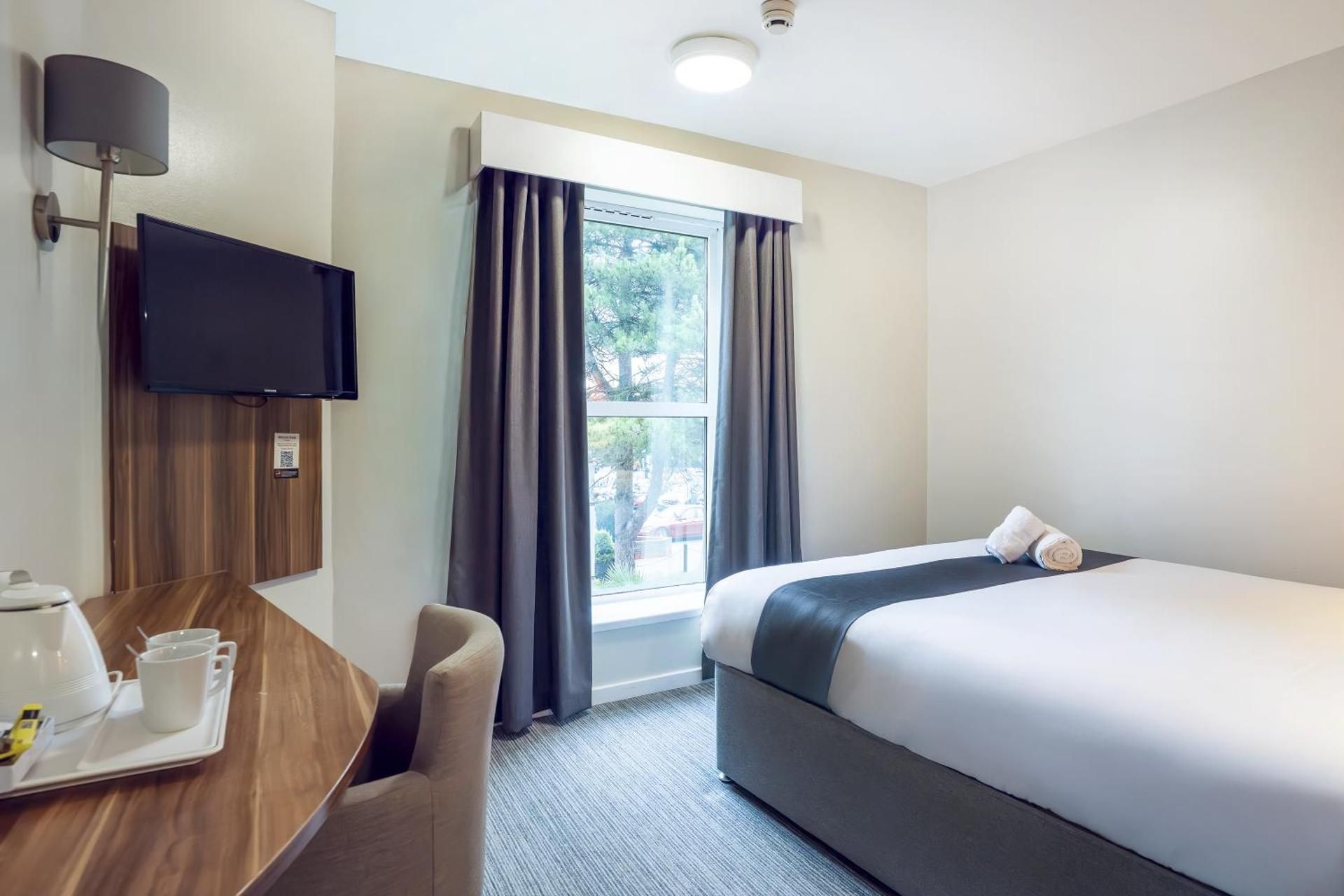 1 Double Bed Room