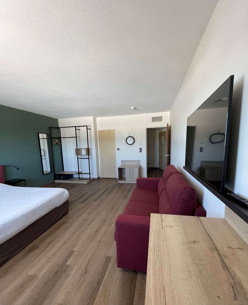 Campanile Montpellier Ouest Superior Room, 1 Double Bed with Sofa bed 3
