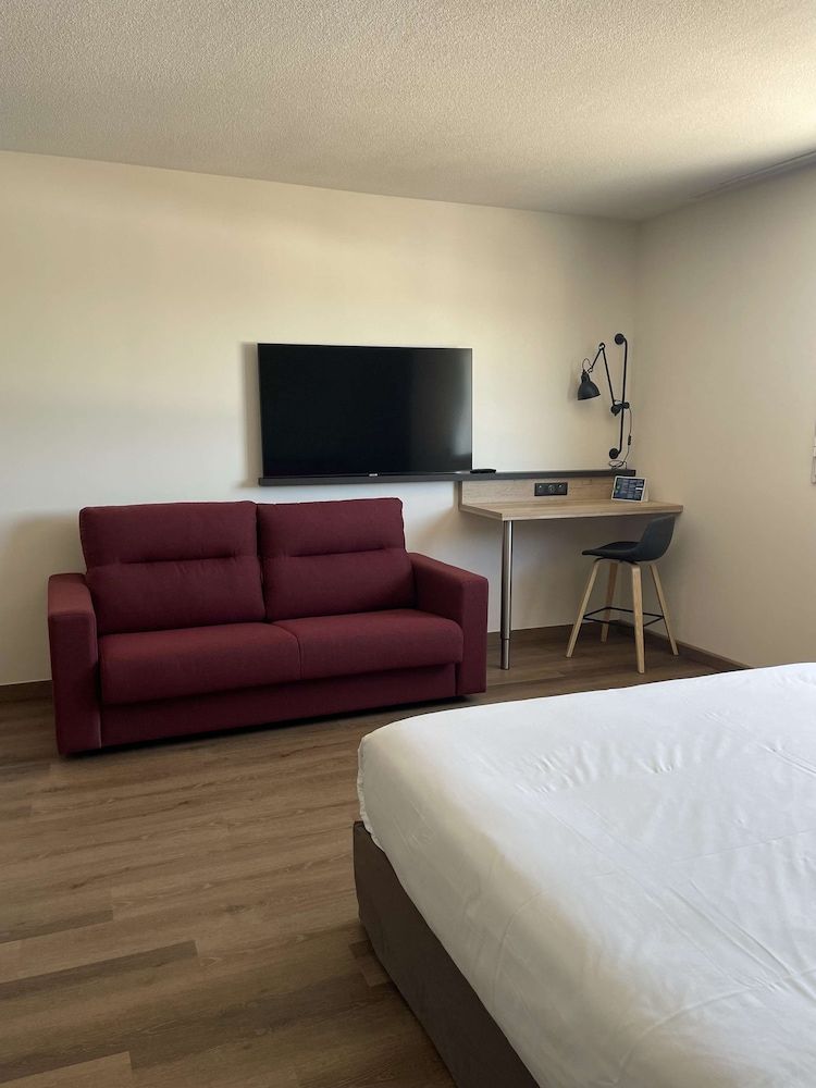 Campanile Montpellier Ouest Superior Room, 1 Double Bed with Sofa bed 4
