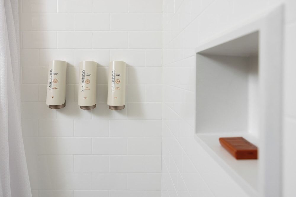 AmishView Inn and Suites Deluxe Room, 2 Queen Beds, Bathtub, Garden View 5