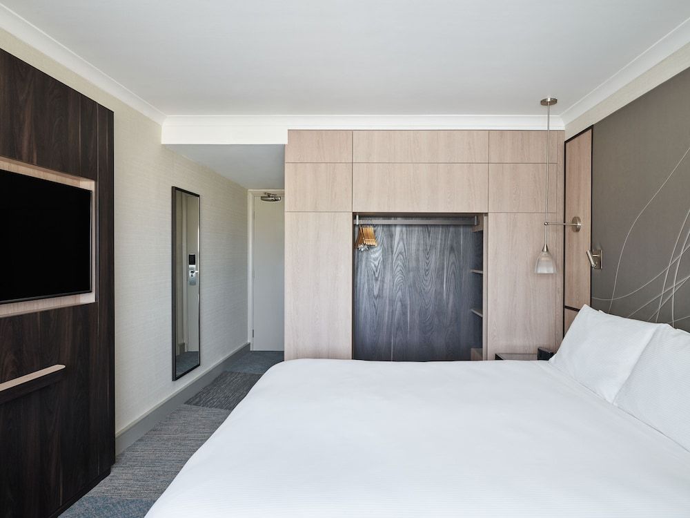 Room, 1 King Bed, View (Runway View)