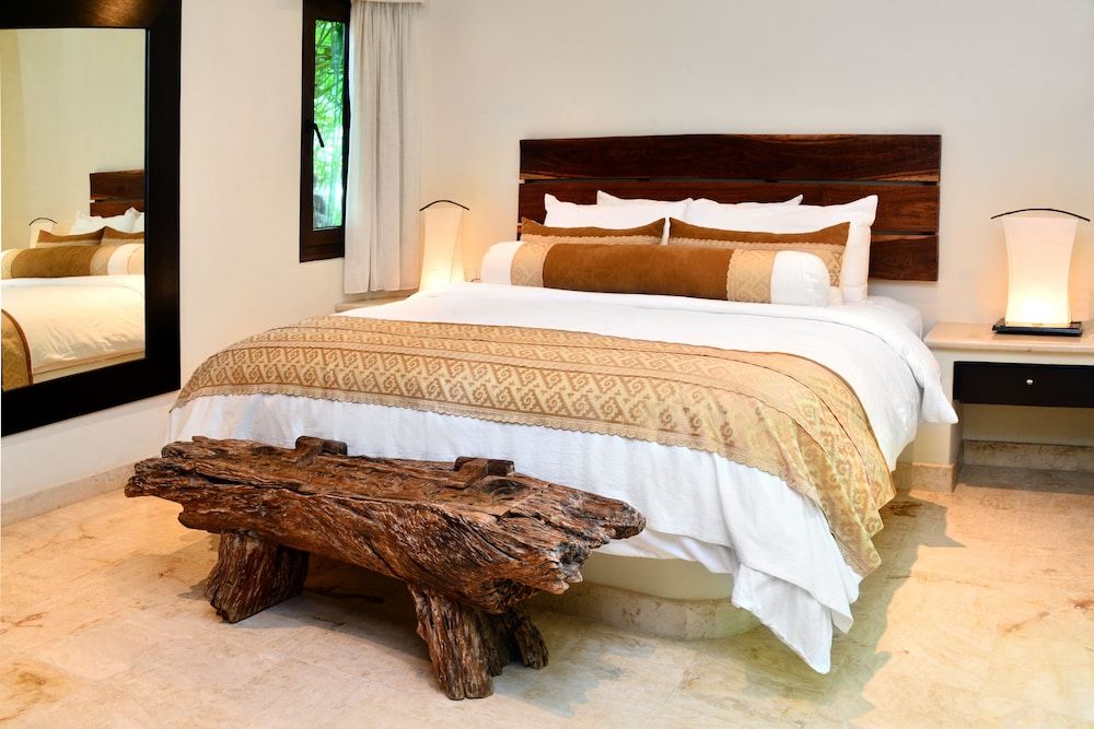Deluxe Penthouse, 2 Bedrooms, Partial Ocean View