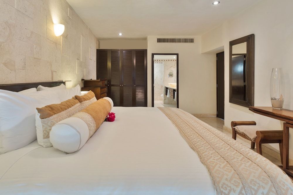 El Taj Oceanfront & Beachside Condo Hotel Comfort Condo, 1 Bedroom, Kitchen 4