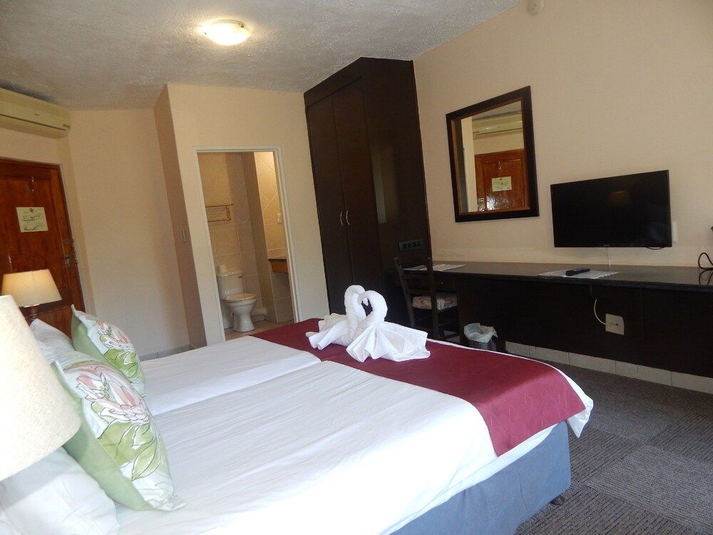 Twin Room, Interleading