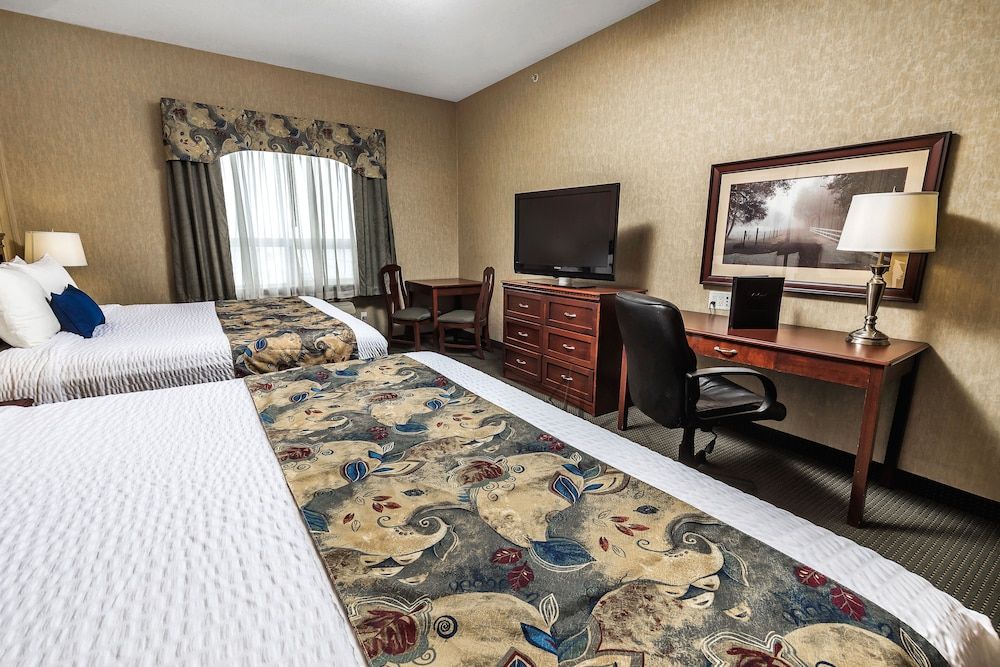 Redwood Inn & Suites - Grande Prairie Deluxe Room, 2 King Beds
