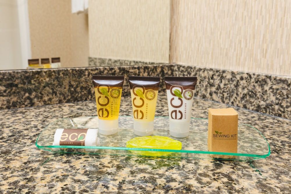 Redwood Inn & Suites - Grande Prairie Deluxe Room, 2 King Beds 6