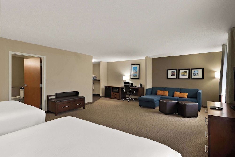 Suite, 2 Queen Beds, Accessible, Non Smoking