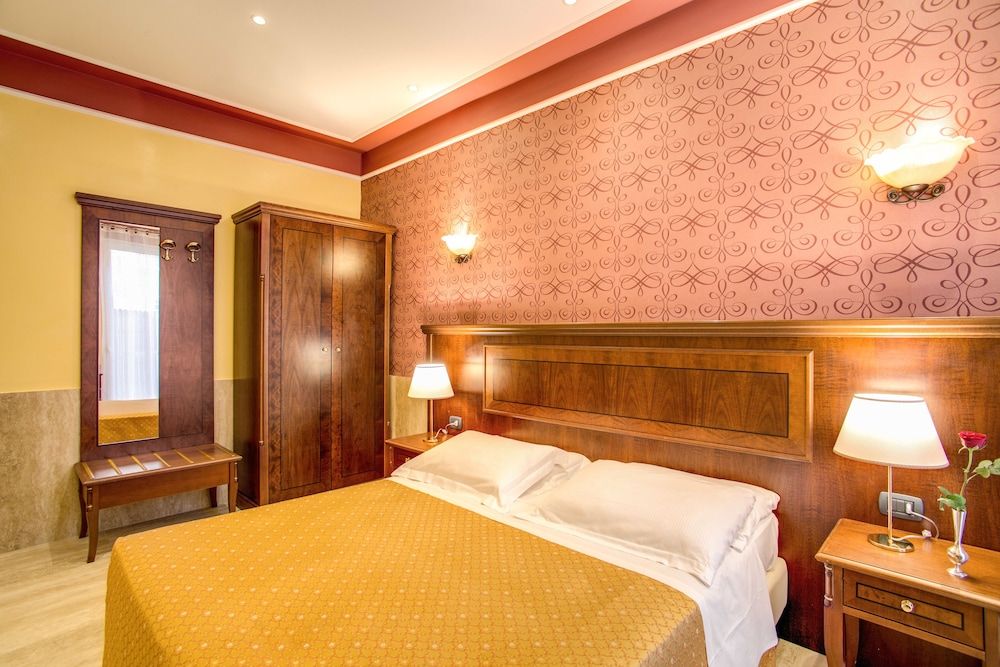 Aurelius Art Gallery Hotel Double Room (Small)