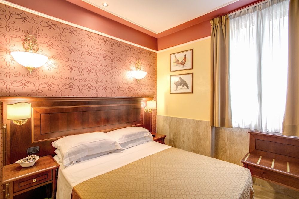 Aurelius Art Gallery Hotel Double Room (Small) 2