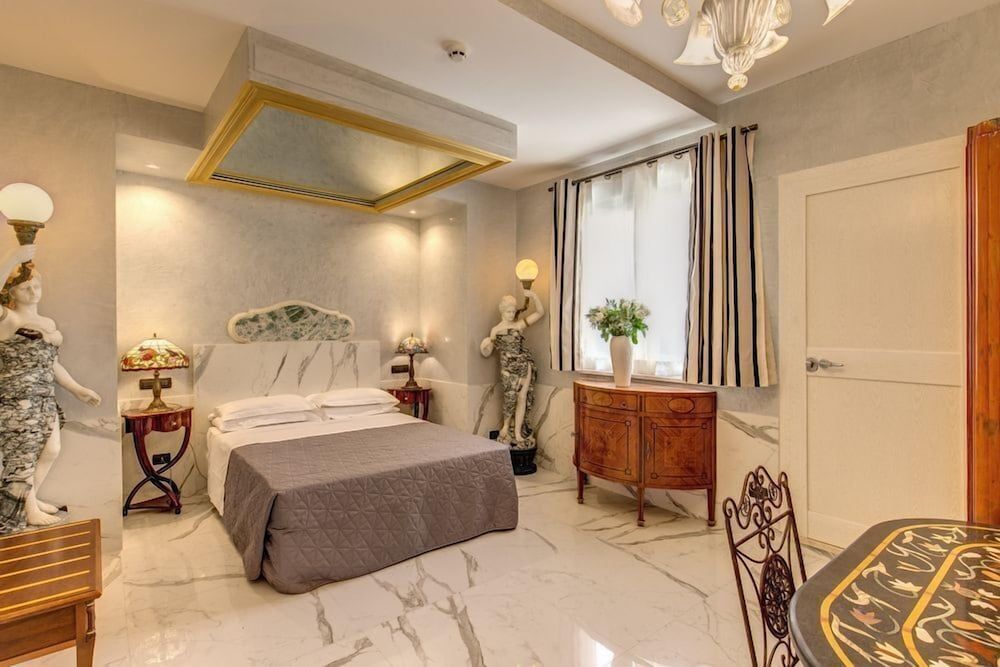 undefined Aurelius Art Gallery Hotel 8