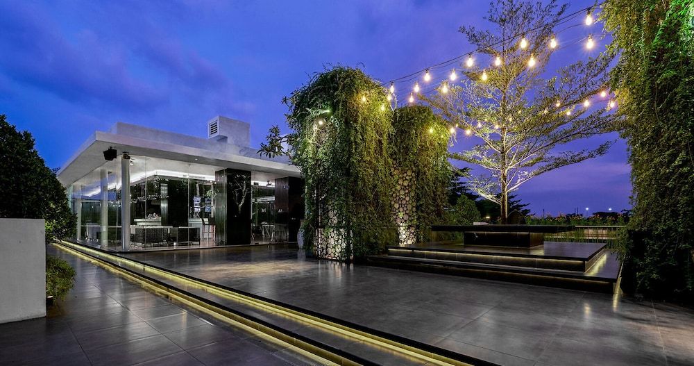 undefined FM7 Resort Hotel Jakarta 4