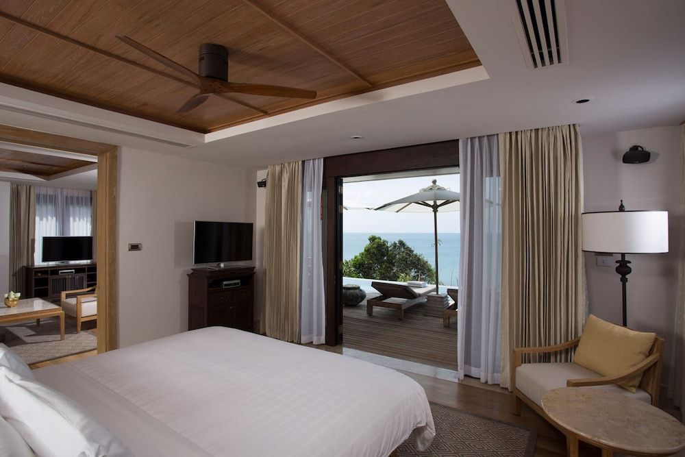 Signature Ocean View Pool Suite