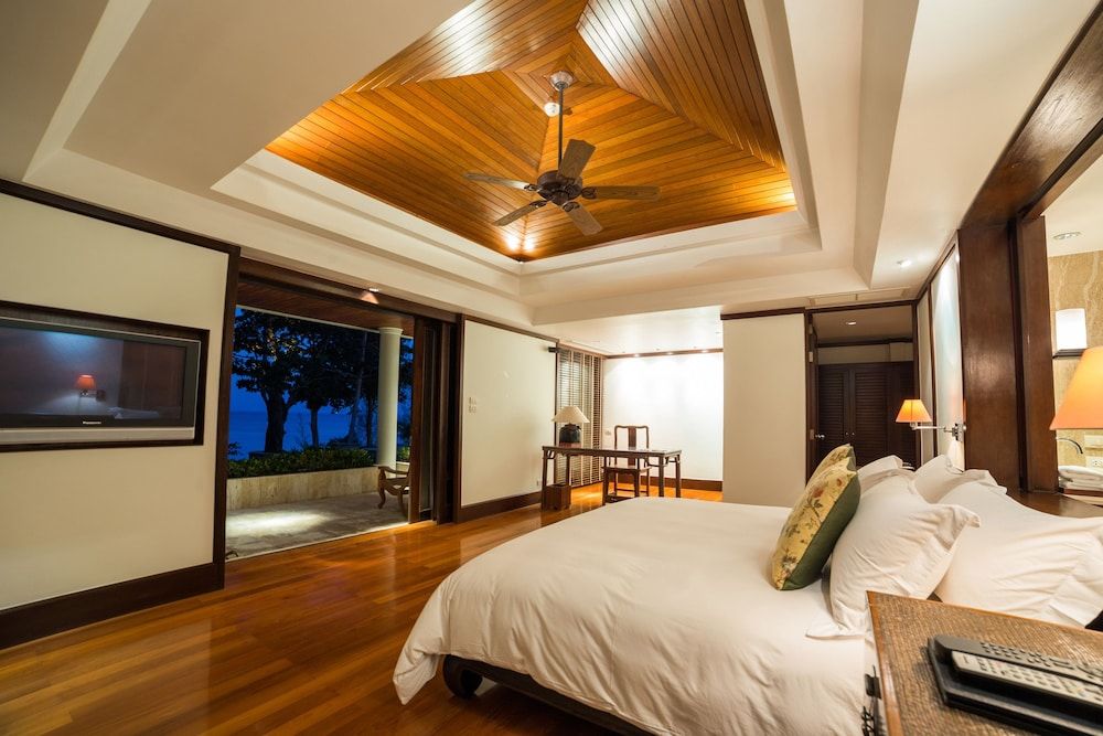 9 Bedroom Ocean Front Residence (RV2)