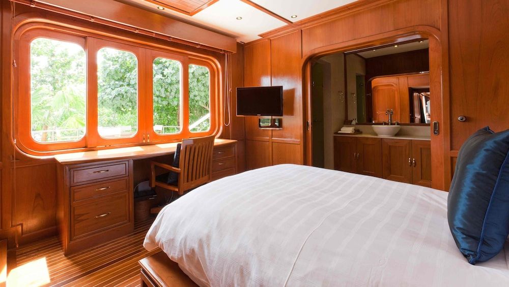 6 Bedroom Ocean Front Residence (RV29)