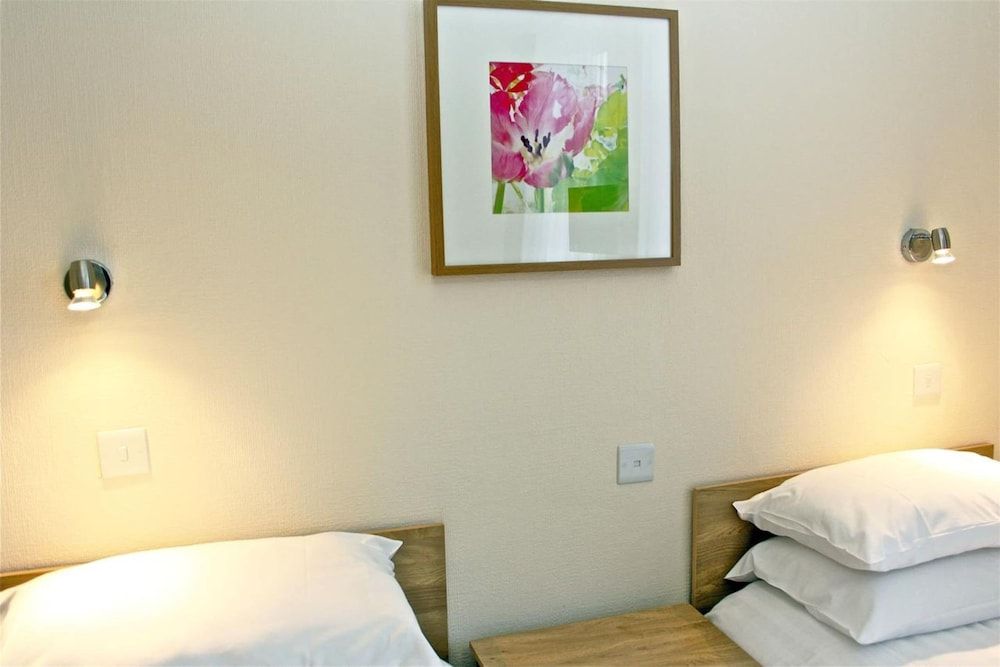 Central Hotel Golders Green Standard Twin Room, 2 Twin Beds 3