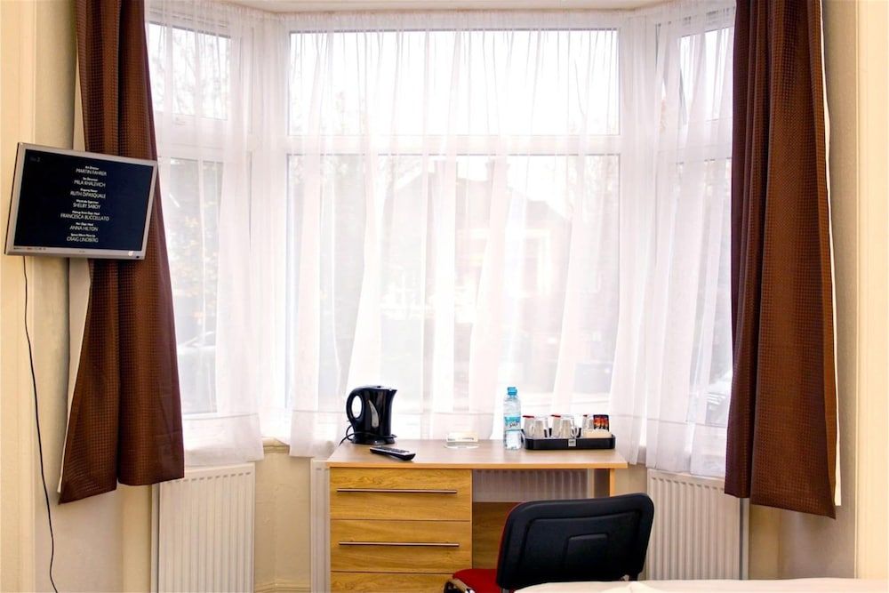 Central Hotel Golders Green Standard Twin Room, 2 Twin Beds 4