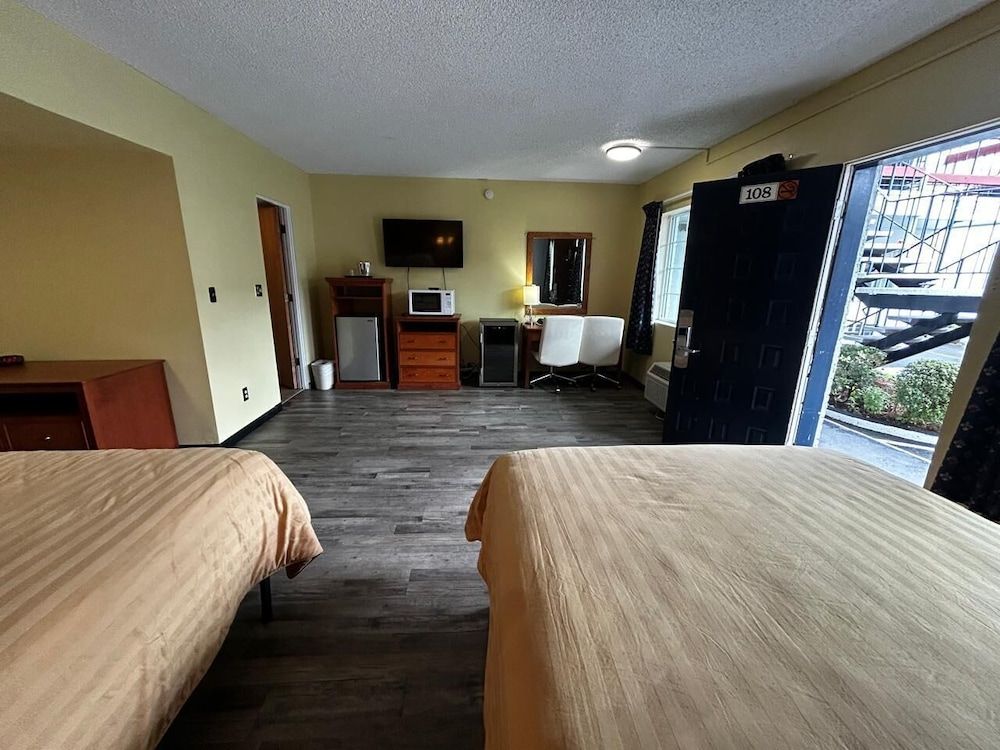 Room, 2 Queen Beds, Non Smoking