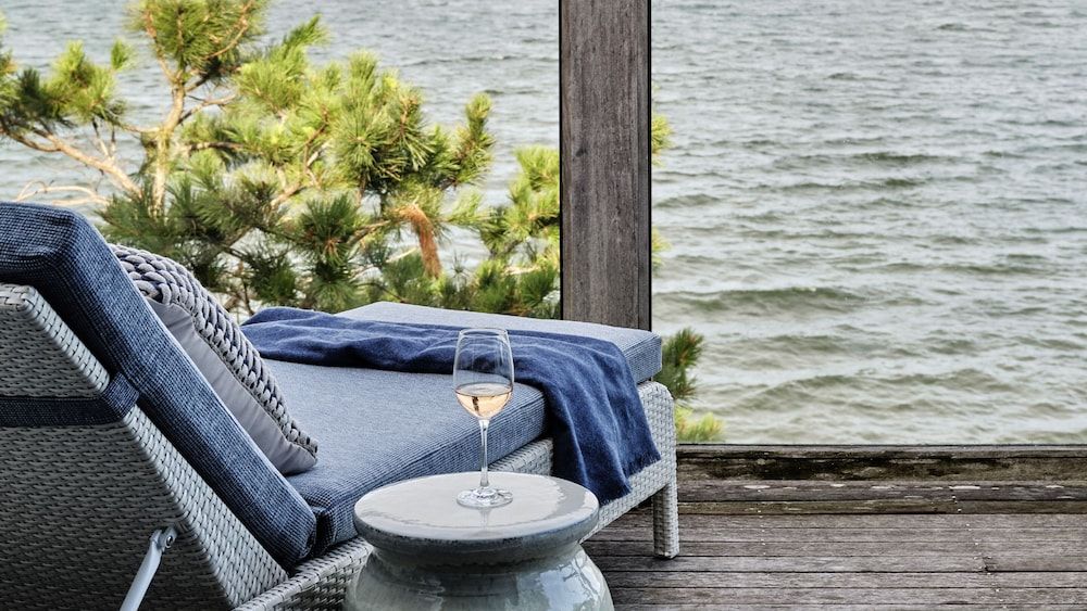 Signature Water View King