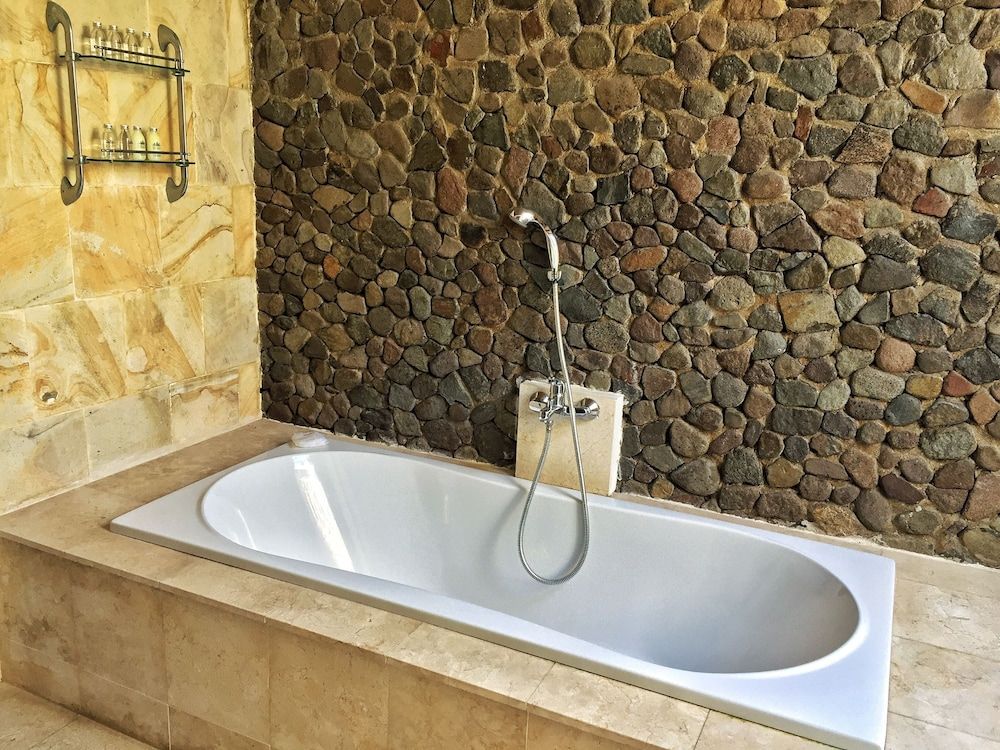Honeymoon Villa, 3 Bedrooms (Ratnawati)