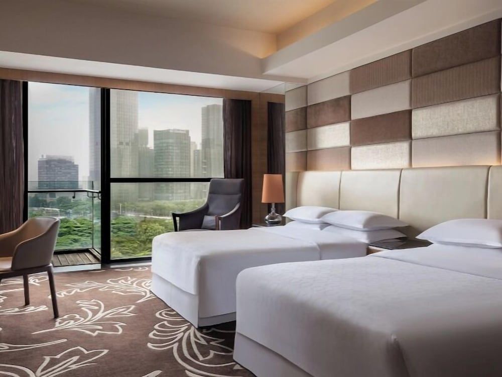 Club Room, 2 Twin Beds, City View