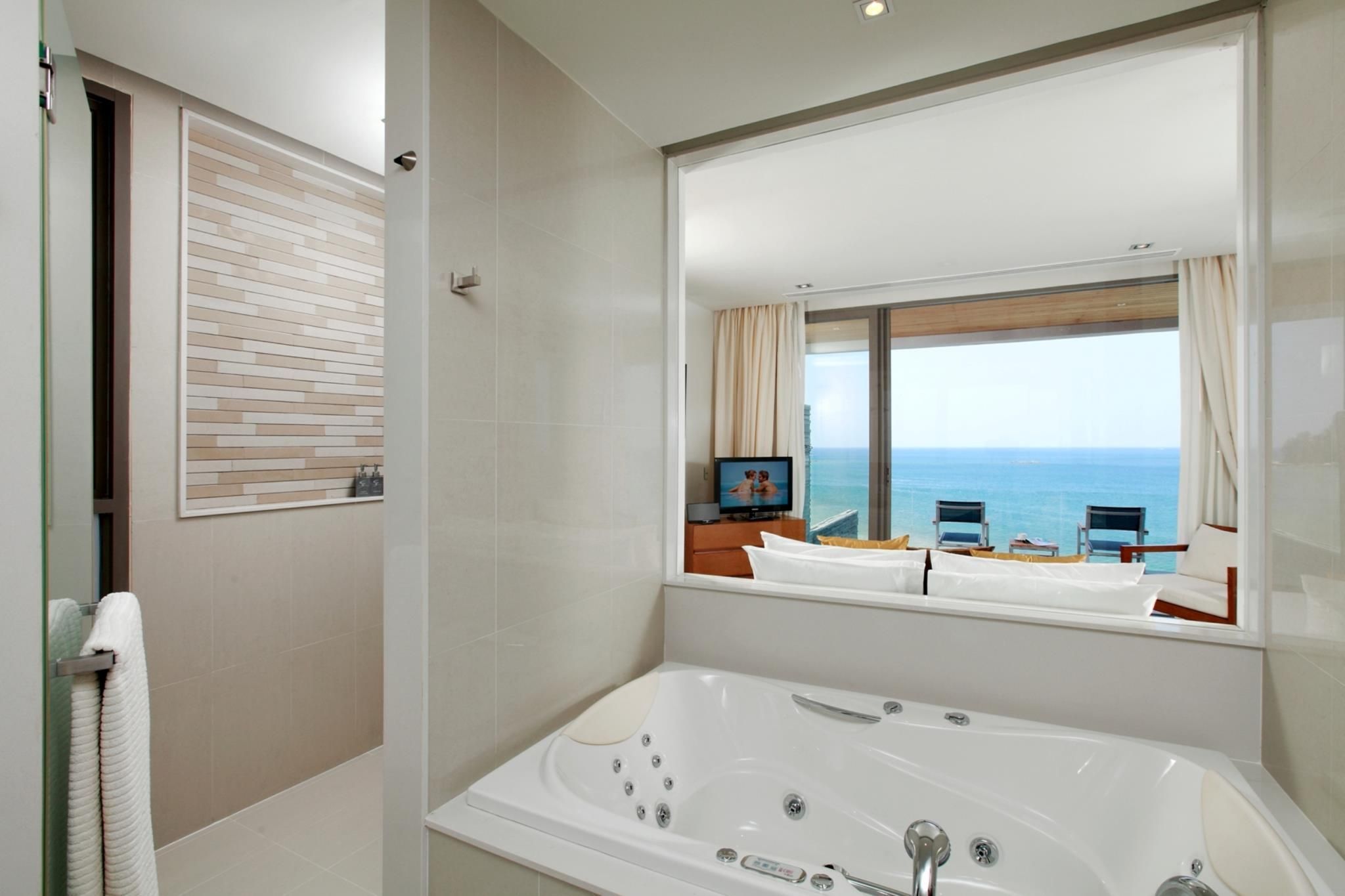 1-Bedroom Ocean View Pool Villa