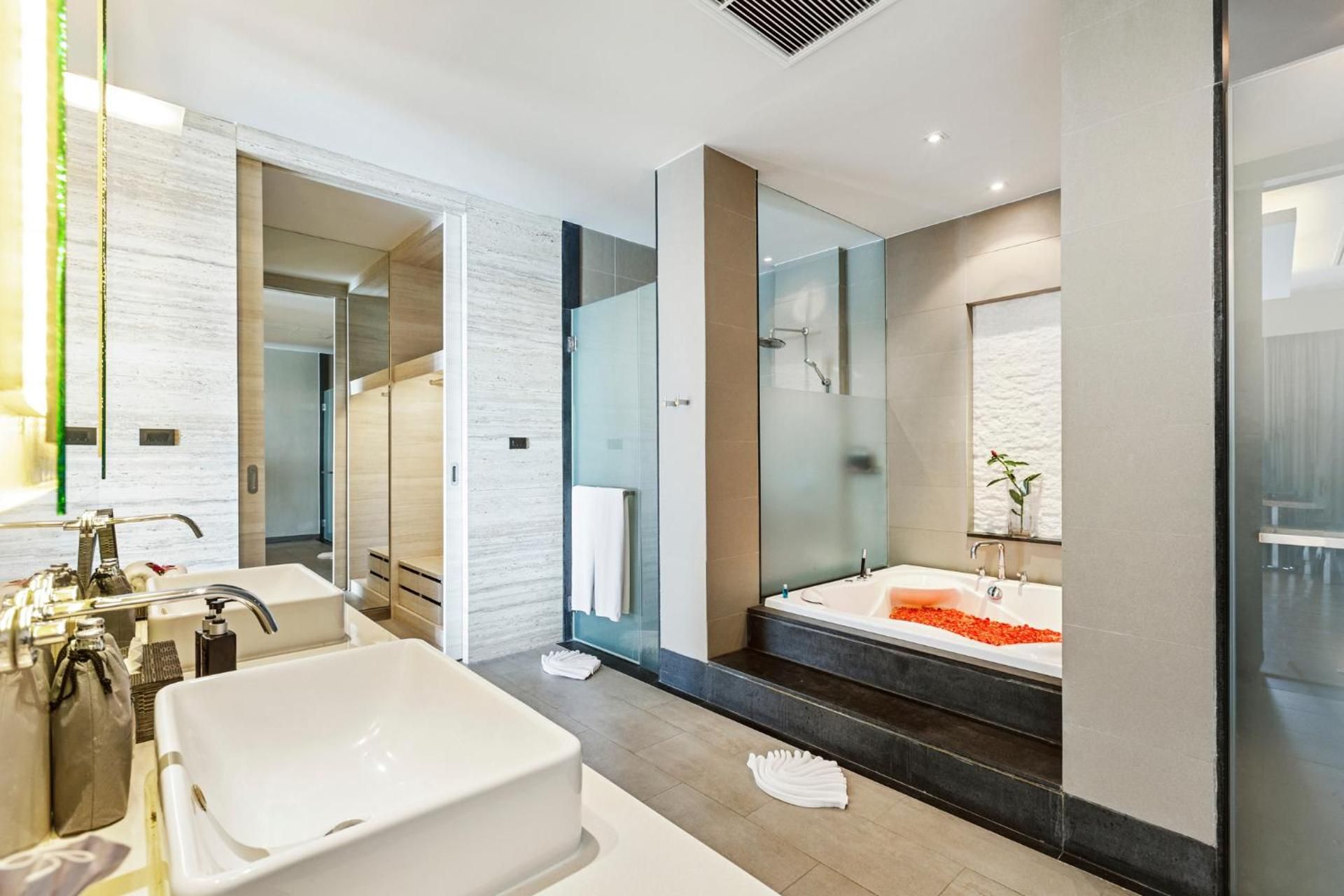 Executive Sea View Penthouse with Plunge Pool
