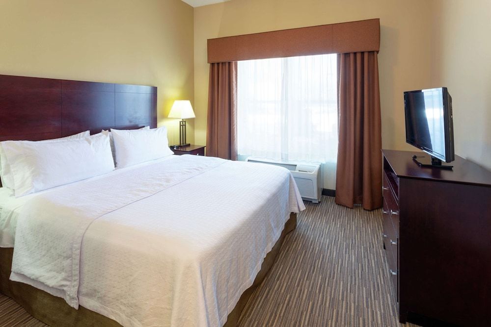 Suite, 1 King Bed, Accessible (Hearing)