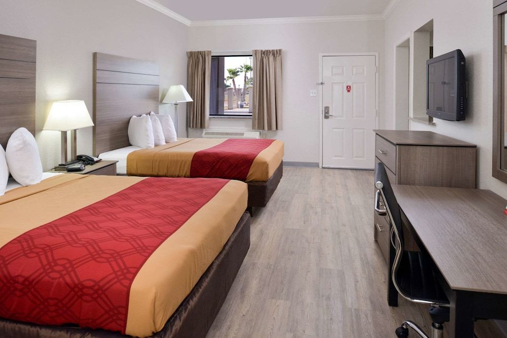 Standard Room, 2 Queen Beds, Smoking, Kitchen