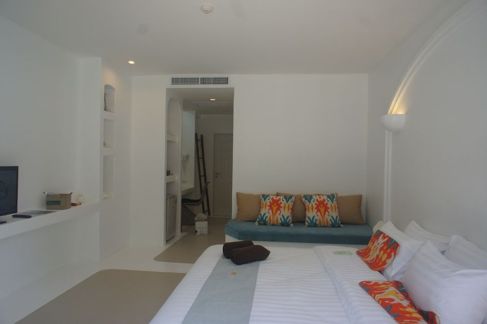 Beachfront Villa Pool Access