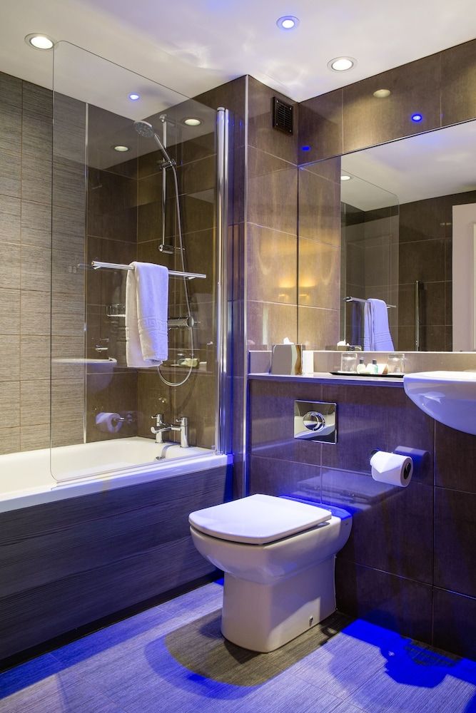 Lea Marston Hotel Family Room 4