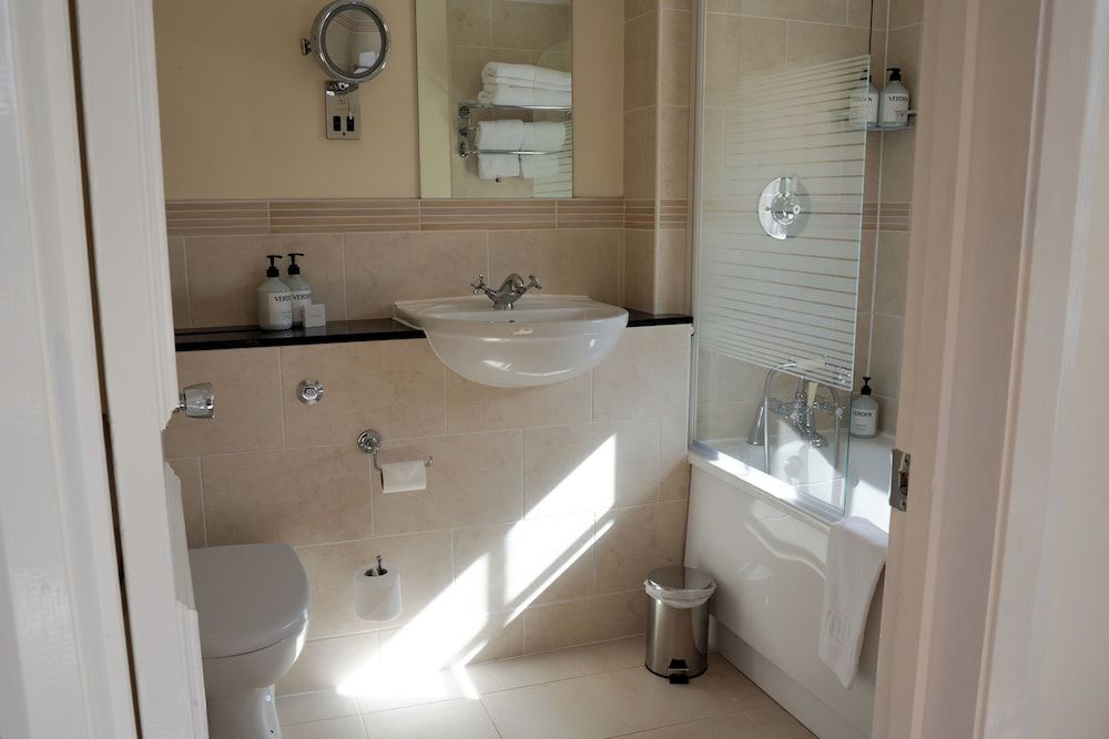 Charingworth Manor Standard Double Room 3