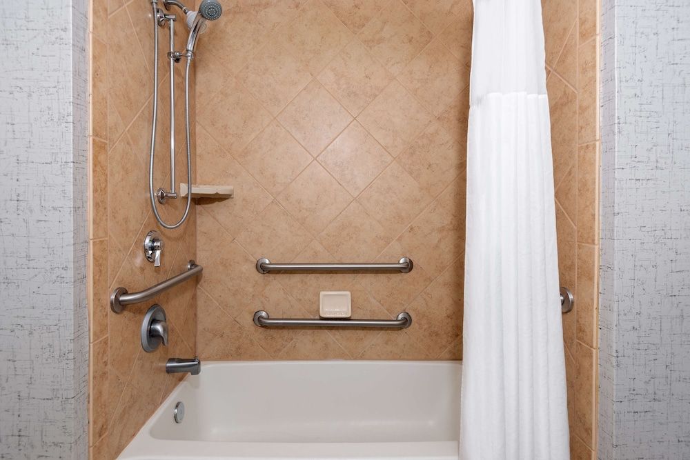 Two Queen Beds, Non Smoking, Accessible, Hearing Accessible, W/Tub