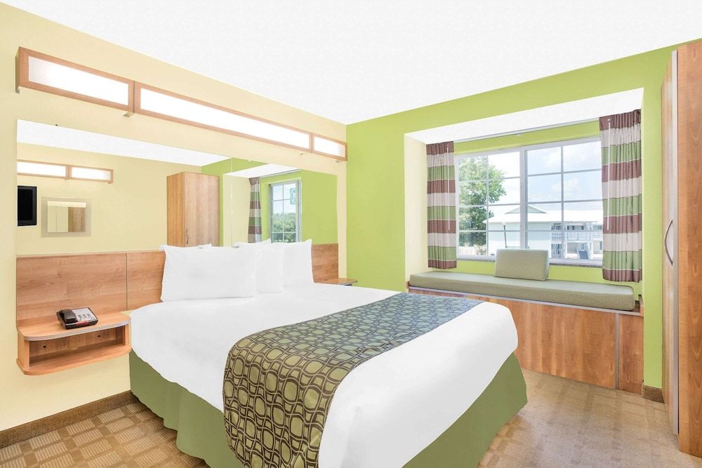 Room 1 Queen Bed Jacuzzi, Non Smoking