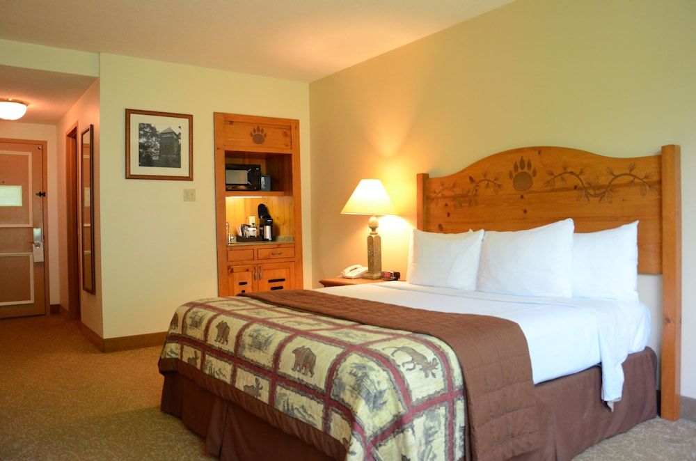 Room, 2 Double Beds (Overlook Lodge at Bear Mountain)